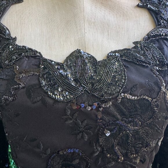 Elegant Black Lace Evening Gown - Picture 2 of 8